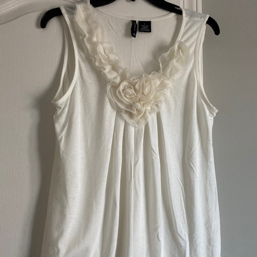 WOMENS BLOUSE, SIZE LARGE.